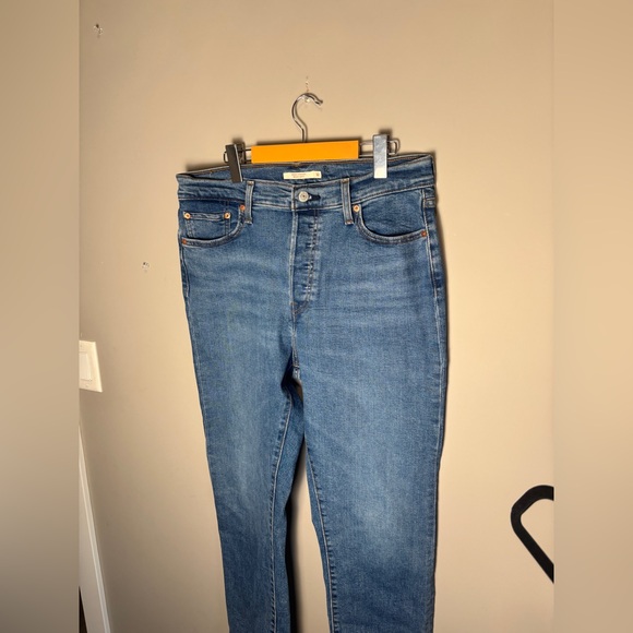 Levi’s Wedgie Straight Blue Jeans - Picture 3 of 10